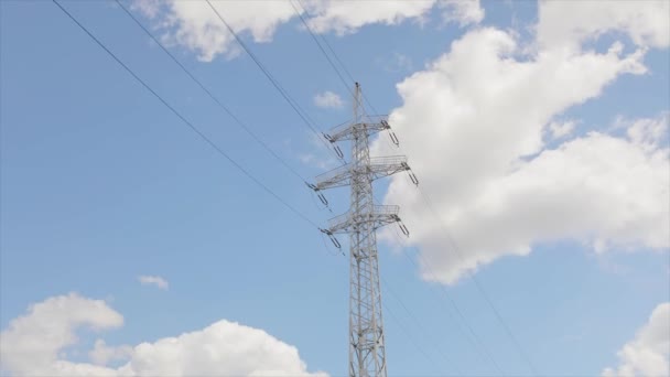 Transmission towers beautiful clouds in the background. Transmission towers time lapse, clouds in the background — Stock Video
