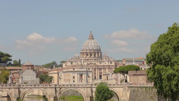 St. Peters Basilica, domes of St. Peters Basilica, Ponte Sant Angelo Bridge, Vatican. Rome, Italy — Stock Video
