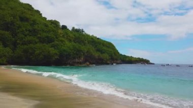 Bali sahili manzarası. Güzel doğa bali panoraması. Okyanus ve güzel gökyüzü
