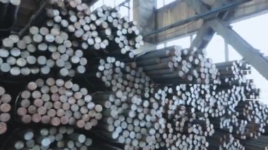 Mermi boş, metal boş, fabrikadaki metal ambar dolu..