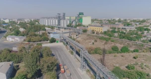 Silos pour le stockage des céréales, grands silos pour le stockage du blé — Video