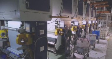 Duvar kağıdı üretimi için modern taşıyıcı. Duvar kağıdı üretimi,