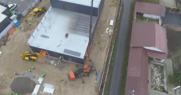 Bouw van een moderne winkel. Gebouw uitzicht vanuit de lucht. Moderne bouw — Stockvideo