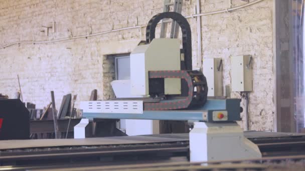 Gasskärning, CNC-skärning. Automatisk maskin för skärning av metalldelar — Stockvideo