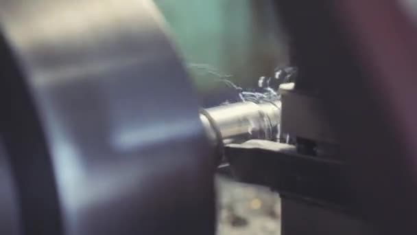Torno, processamento de metal, torno de metal close-up — Vídeo de Stock