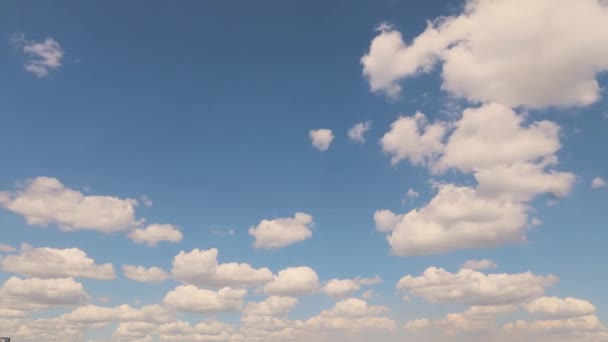 Un lasso di tempo di nuvole. Nuvole sul cielo blu. Belle nuvole time lapse — Video Stock