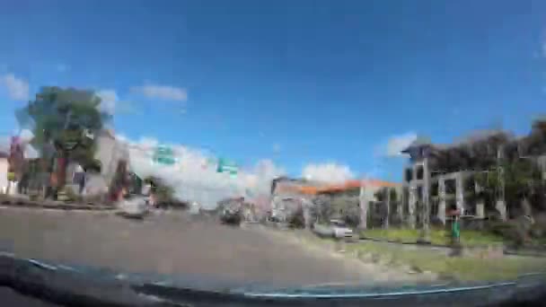 Traffico sui giri di tempo bali strada. Un viaggio a Bali, la vista dal finestrino dell'auto, i giri nel tempo — Video Stock