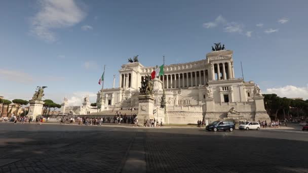 Monument to Victor Emmanuel II on the square of Venice in Rome, Italy — Stock Video