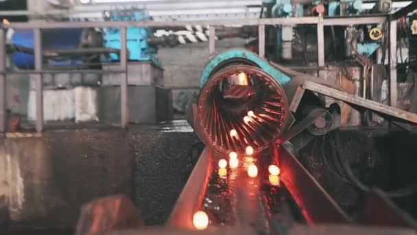 Steel rolling plant, red-hot steel ball for crushing, steel ball production process — Stock Video