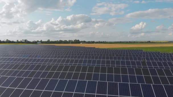 Flying over the field of solar panels. Large field of solar panels — Stock Video