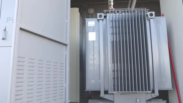 Generator at a solar station. Electrical equipment at a solar station — Stock Video