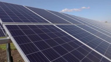 Güneş paneli, güneş enerjisi üretim çiftliği. Yenilenebilir Güneş Enerjisi