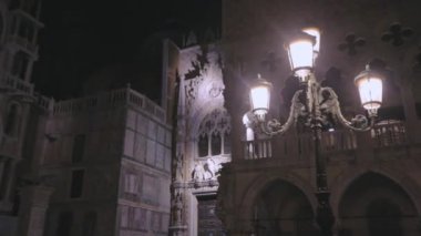 Gece San Marco Meydanı 'nda mimarlık, gece San Marco Meydanı, Venedik, San Marco Meydanı' nın dışı.