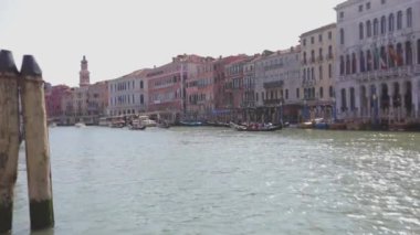 Büyük Kanal Venedik Genel Planı. Venedik 'in ana kanalı. Büyük Kanalda bir sürü tekne var.
