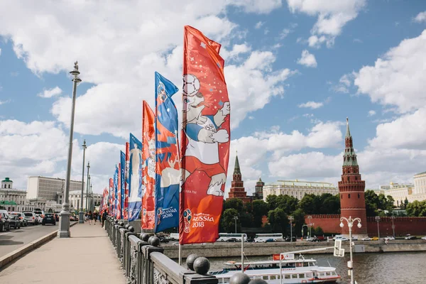 Μόσχα Rissua Ιουνίου 2018 Μπλε Και Κόκκινο Κυματίζει Σημαίες Επίσημο — Φωτογραφία Αρχείου