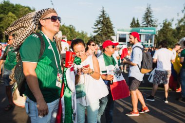 Moskova, Rusya - Haziran 2018 Meksika fan saatler maç Meksika - Güney Kore Dünya Kupası sırasında üniforma