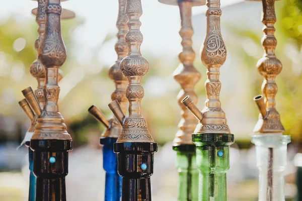 Egy Csomó Üveg Színes Vízipipa Shisha — Stock Fotó