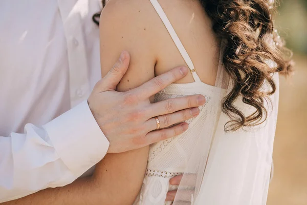 Male Hand Groom Close Gold Ring Hugging Bride Wedding Dress — Stock Photo, Image