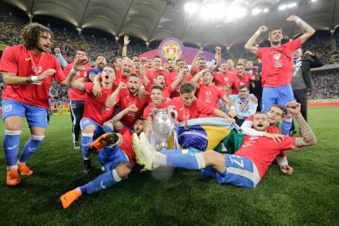 BUCHAREST, ROMANIA - MAYIS 2018: Universitatea Craiova futbol takımı Bükreş 'teki Ulusal Arena Stadyumu' nda AFC Hermannstadt 'a karşı oynanan Romanya Kupası' nı kutladı.