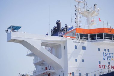 ConstANTA, ROMANIA - 19 Mayıs 2018: Petrol tankeri ham petrol boşaltıyor