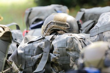 Constanta, Romanya - 23 Haziran 2018: Yere bir atlama, 23 Haziran önce Romen askeri paraşütçüler donatımın yatıyordu