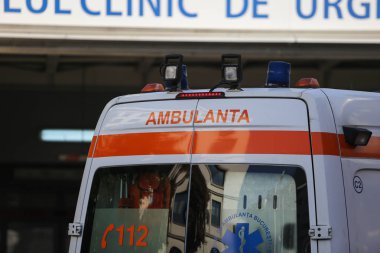 Bucharest, Romanya - 13 Ağustos 2018: Floreasca acil hastane Romen bir ambulans ayrıntılarını