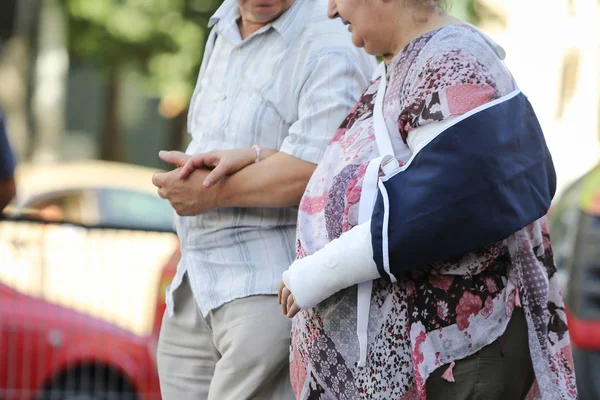 Bucharest Romania August 2018 Elderly Couple Walking Floreasca Emergency Hospital — Stock Photo, Image