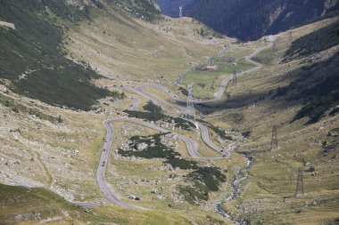Transfagarasan road, Romanya Karpat Dağları'nın Güney bölümüne geçiş bir döşeli dağ yolu