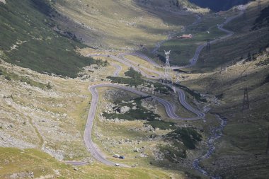 Transfagarasan road, Romanya Karpat Dağları'nın Güney bölümüne geçiş bir döşeli dağ yolu