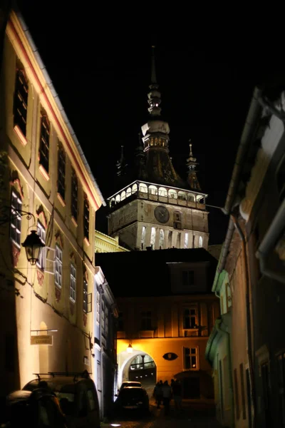 Sighisoara Romania Agosto 2018 Escena Nocturna Con Reloj Torre Ciudad — Foto de Stock