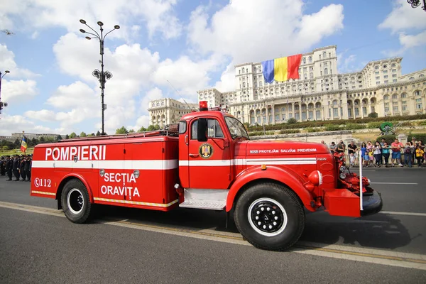 Бухарест Румыния Сентября 2018 Года Парад Старинных Пожарных Грузовиков Перед — стоковое фото