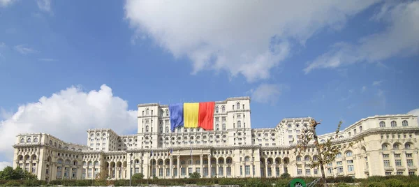 Bukarest Rumänien September 2018 Rumänische Flagge Von Ceausescu Erbauten Palast — Stockfoto