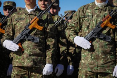 Bükreş, Romanya - 25 Ekim 2018: Romen ordusu nda ulusal gün boyunca Romen özel kuvvetler askerleri