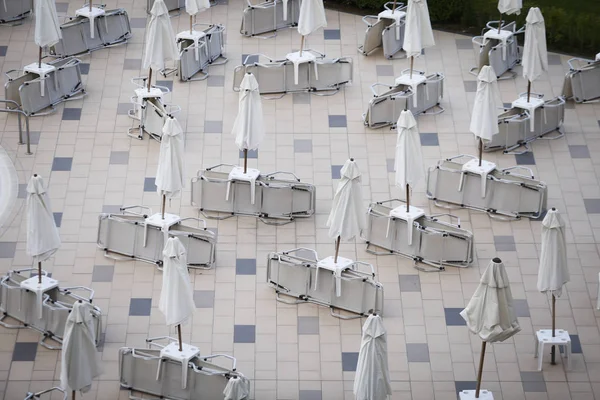 Closed Sun Umbrellas Lawn Chairs Hotel Pool Season People Cold — Stock Photo, Image
