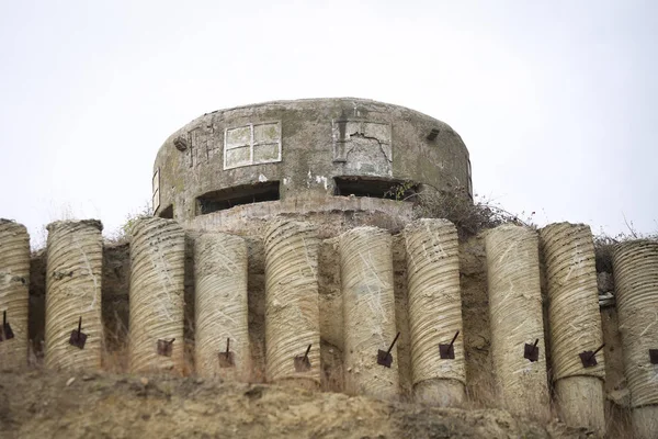 Karadeniz Kıyılarında Bulgaristan Terk Edilmiş Kinci Dünya Savaşı Beton Pillbox — Stok fotoğraf