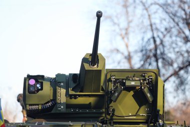 BUCHAREST, ROMANIA - 1 Aralık 2018: Romanya Ulusal Günü askeri geçit töreninde Piranha V PC 8x8 zırhlı araç