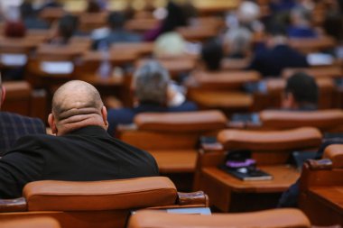 Bucharest, Romanya - 12 Aralık 2018: Romen milletvekili bölümü milletvekilleri odası bir toplantıda alıyor