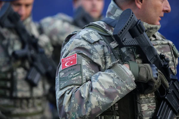 Bucharest Rumania Diciembre 2018 Soldados Turcos Portando Fusiles Asalto Mpt — Foto de Stock