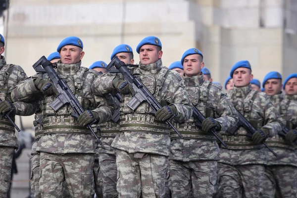 Bucharest Roemenië December 2018 Turkse Soldaten Bedrijf Mpt Geweren 62X51 — Stockfoto