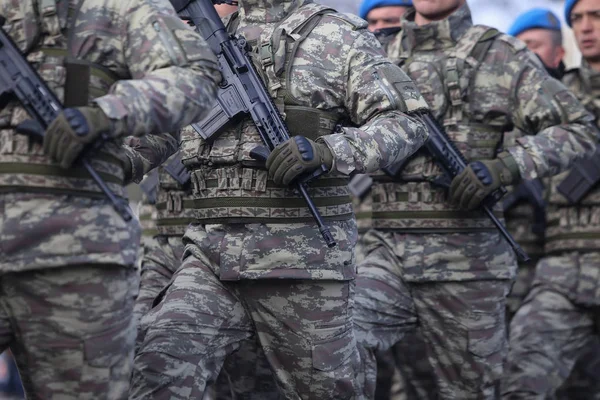 Bucharest Roemenië December 2018 Turkse Soldaten Bedrijf Mpt Geweren 62X51 — Stockfoto