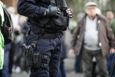 Ayrıntılarını bir isyan polis memurunun güvenlik seti 