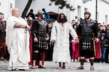 Mesih 'in tutkusu aktörleri tarafından dramasyon-Drama, Tortur