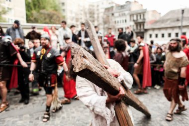 Mesih 'in tutkusu aktörleri tarafından dramasyon-Drama, Tortur