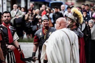 Mesih 'in tutkusu aktörleri tarafından dramasyon-Drama, Tortur