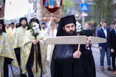 Bir Palm Pazar hac proces sırasında Romen Ortodoks rahipler