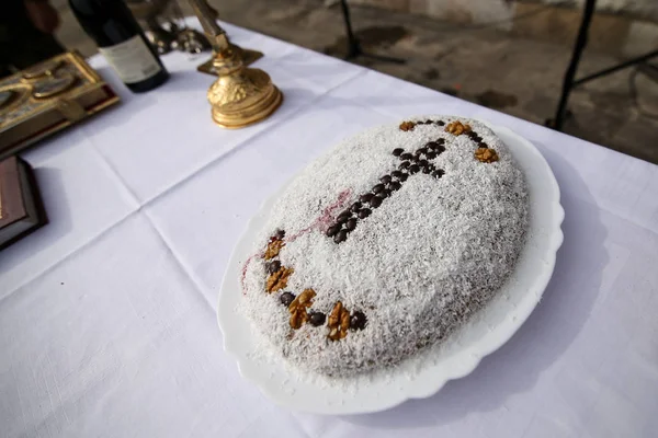 O farfurie plina cu coliva, tort traditional romanesc facut din bo — Fotografie, imagine de stoc