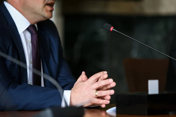 Details with the hands of a man in a suit (businessman, CEO, pol — Stock Photo, Image