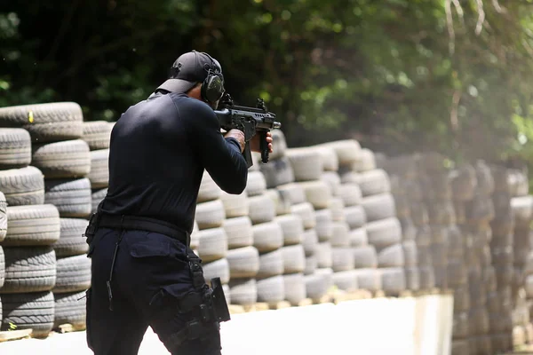 Румунська Sias (еквівалент SWAT в США) офіцер поліції TR — стокове фото