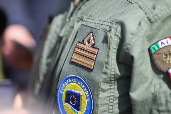 Детали со значком Европейского оборонного агентства на итальянском воздушном судне — стоковое фото