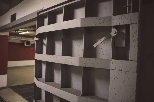 Detalhes com as portas de metal pesado de uma plataforma de explosão nuclear — Fotografia de Stock